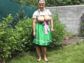 Meine Titten sprengen das Dirndl