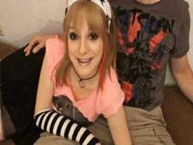 Vorschaubild vom Privatporno mit dem Titel "18jährigen vor Zuschauern entjungfert" von Steffi4U