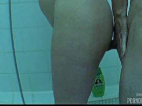 Vorschaubild vom Privatporno mit dem Titel "Duschfotze pervers maulbenutzt" von pornorama-tv