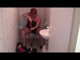 Vorschaubild vom Privatporno mit dem Titel "Geschäftsfrau auf dem Weg..." von annadevot