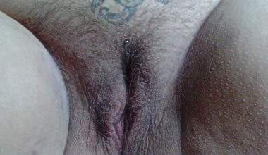 Haarige Fotze ganz nahe befummelt :-)