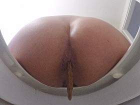 Fat shit to eat - perverted toilet look!