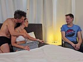 20 years old and still a virgin. My sxxxpson is a cuckold.