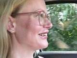 Ganz nackig Auto fahren