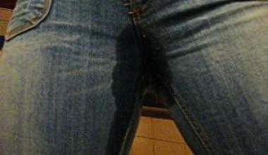 In Jeans gepisst