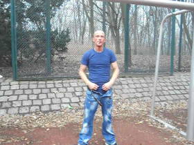 Goalkeeper pisses and farts camera woman in the face!