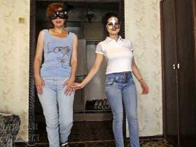 Marina and Alice poop in jeans