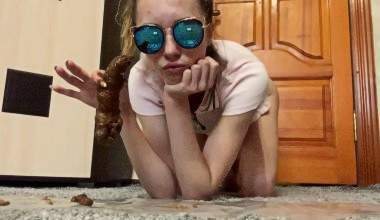 Teen Nicole plays with her big poop