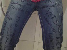 Vorschaubild vom Privatporno mit dem Titel "M60 vor dem Pissen schmutzig angemalt" von EvilBitch