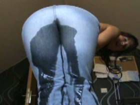 Vorschaubild vom Privatporno mit dem Titel "Pissen wie ne eins..." von nylon_schlampe