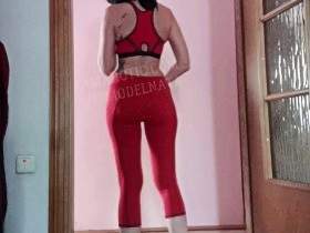 Natalia wrote in red leggings