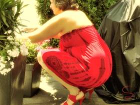 Vorschaubild vom Privatporno mit dem Titel "Den Gärtner schnell mal abgemolken" von SexyLeni