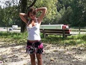 Vorschaubild vom Privatporno mit dem Titel "Tittenblitz Blowjob an der Autobahn A8" von CuteBitch