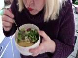 Gesunde Kost - Salat mit Pissdressing