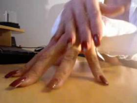Vorschaubild vom Privatporno mit dem Titel "Meine roten Nägel" von EvilBitch