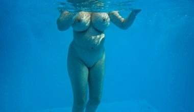 geiles outfit - ab inden Pool