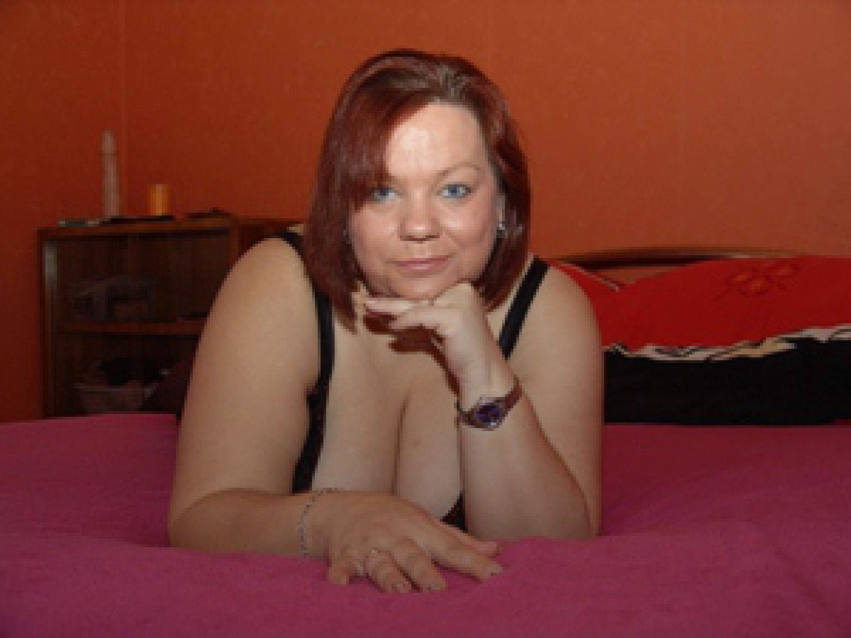 Angelina2000 Porno Videos, Livechat und Blog auf Amarotic