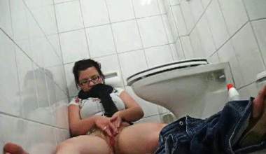 Besoffen auf der Discotoilette