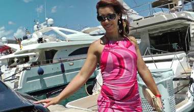 High-Heels, lange Beine und Luxus pur