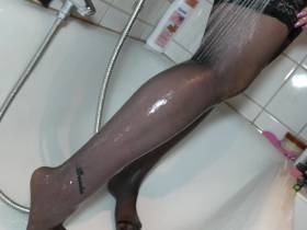 Showering in pissed Nylons