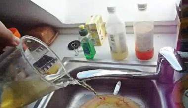 In Meßbecher gepisst !
