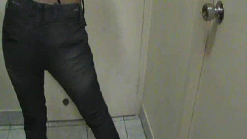 girls-nude-need-to-pee-porn