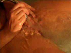 Vorschaubild vom Privatporno mit dem Titel "Orgasmus mit Duschstrahl" von playpaar666