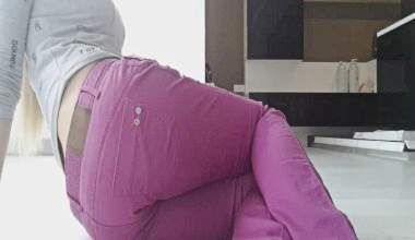 Blonde Lily Jeans Poop