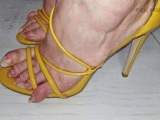 Side Yellow Heels Anbetung