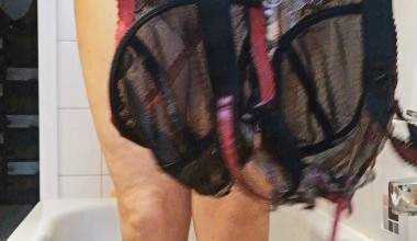 ABSOLUTE ZERSTÖRUNG vom PISSNASSEN BH für W.