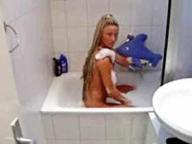 Vorschaubild vom Privatporno mit dem Titel "Heisses Schaumbad" von HotTamara