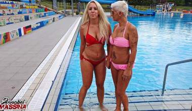 Perverse Action mitten im Freibad