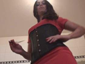 Vorschaubild vom Privatporno mit dem Titel "Toiletten Sklave auf Probe!" von XelinaRox