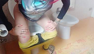 Savanne, wunderschöne Rothaarige, mit dir auf der Toilette