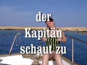 der Kapitän schaut zu