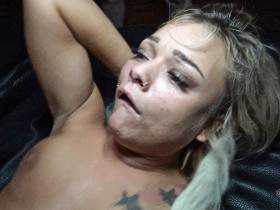 Top Skinny Cathaleya Sperma gehört geschluckt und in die Pussy