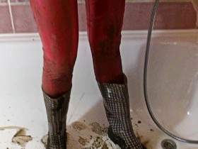 Washing Slinkystylez leggings and boots