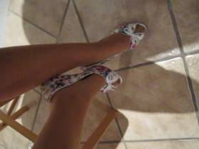 beige Strapse und High Heels