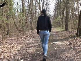 My first piss video !!! and almost pissed in the jeans. Outdoor in the autumn forest