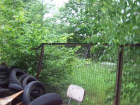 Von Rampe am Schrottplatz gepisst