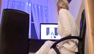 Chefin heimlich beim wixxeb beobachtet