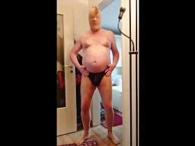 Carmen Nylonjunge ist Geil in Feinstrumpfhose