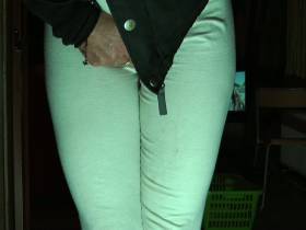 cameltoe in verwarzter leggins