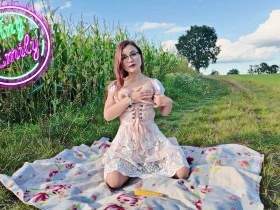 Dirndl meadow snack!! My pussy is hungry