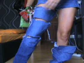 Vorschaubild vom Privatporno mit dem Titel "Aus zerrissener Levis501 ne hotpants gemacht" von nylon_schlampe