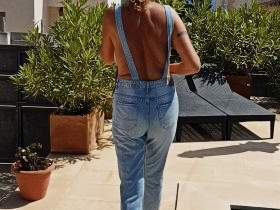 I peed in my jeans overalls while on the phone