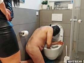 The toilet sponge mouth