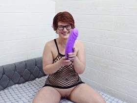 Giant dildo blows my hole