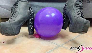 Looner Fetisch! Meine Heels bringen Ballons zum PlatzenLooner Fetisch! Meine Heels bringen Ballons zum Platzen