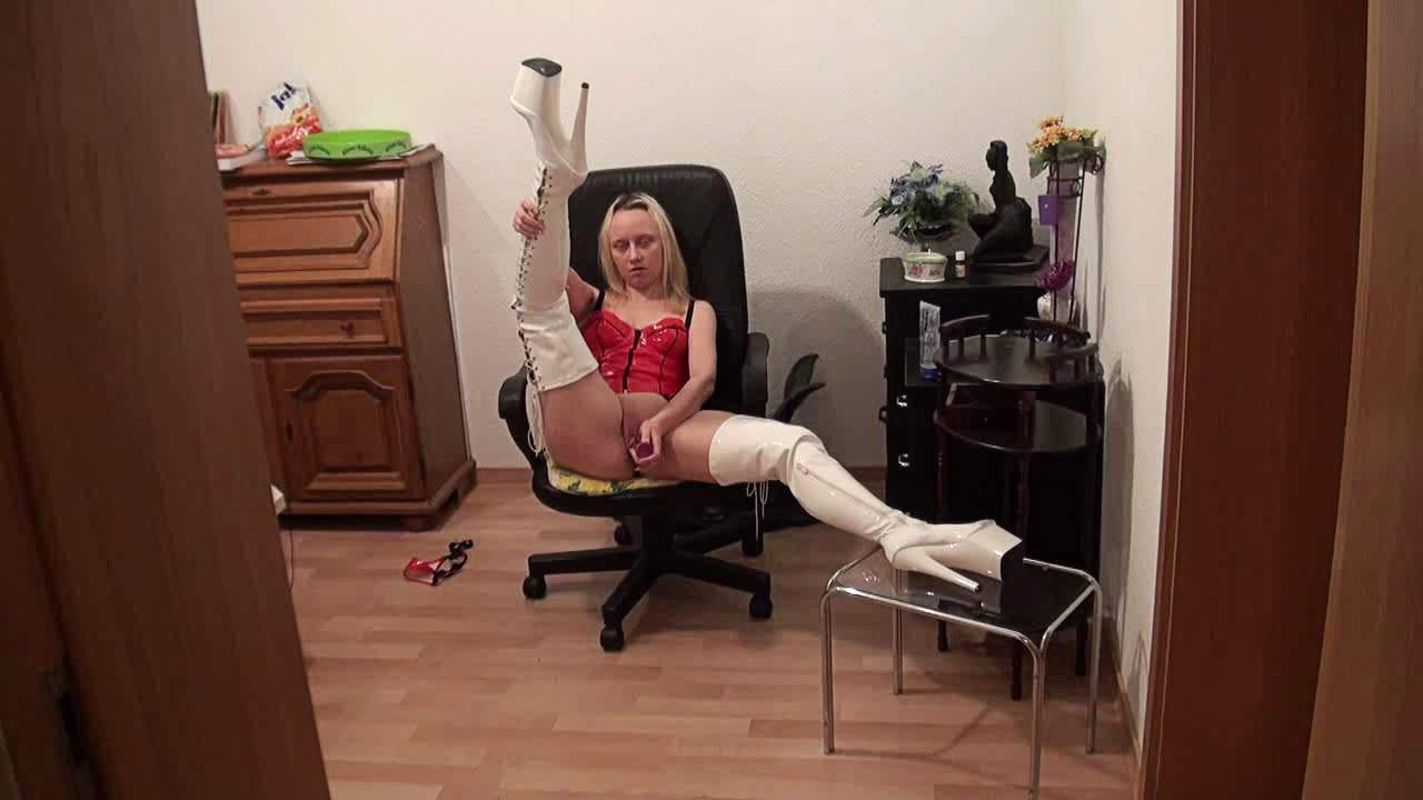 Mir hebe dildo -2" Alexas18 - Kettenvibrator Overknees Lackcorsage